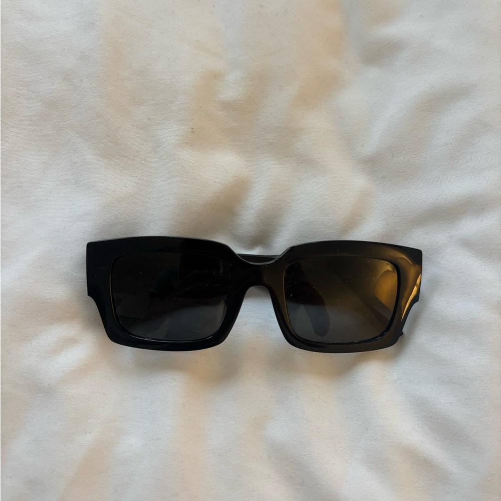 Chic Black Square Sunglasses